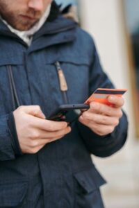 How to Use Financial Apps to Track and Improve Your Spending Habits