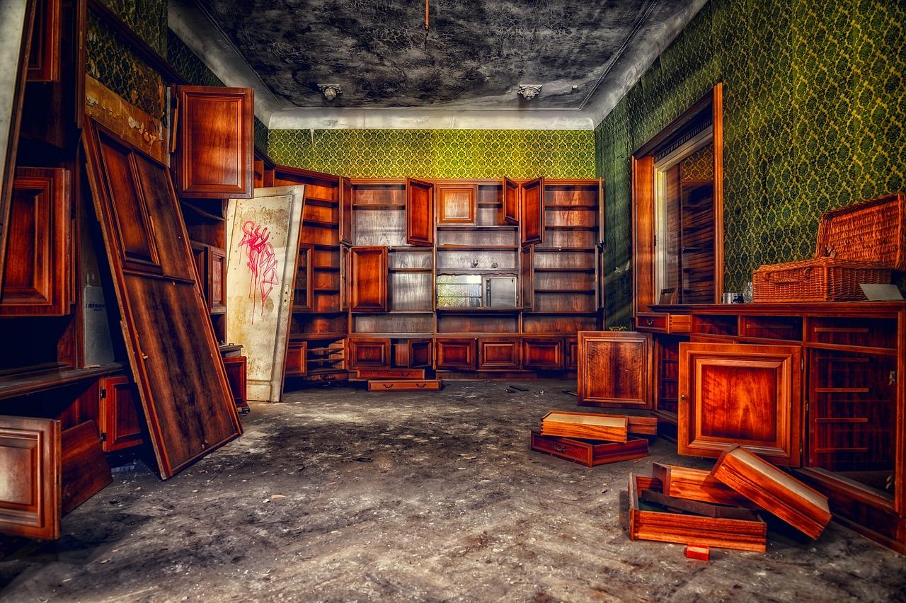 Why Your Closet Full of 'Must-Have' Crap Won't ⁤pay the⁤ Rent